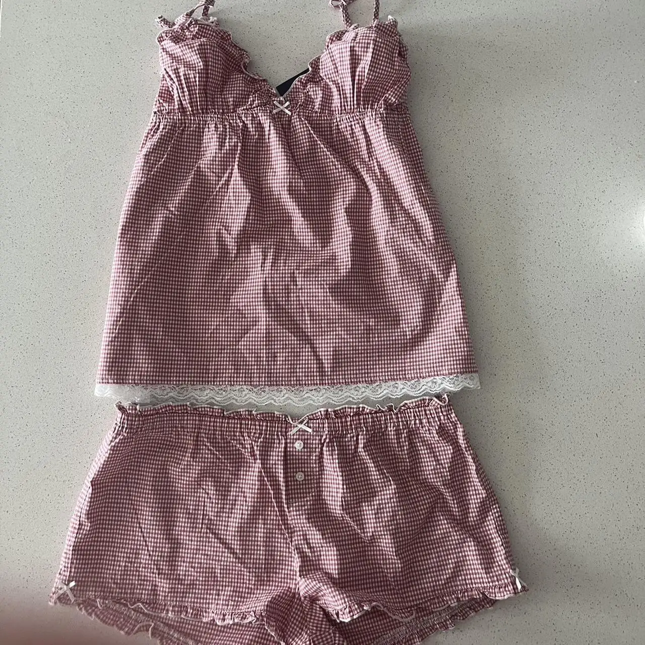 Женские розовые клетчатые пижамные шорты, летние милые милые банты, грибок, жилет с v-образным вырезом, шикарные шорты с двумя пуговицами и кружевной отделкой, комплект из двух предметов
Женские розовые клетчатые пижамные шорты, летние милые милые банты, грибок, жилет с v-образным вырезом, шикарные шорты с двумя пуговицами и кружевной отделкой, комплект из двух предметов