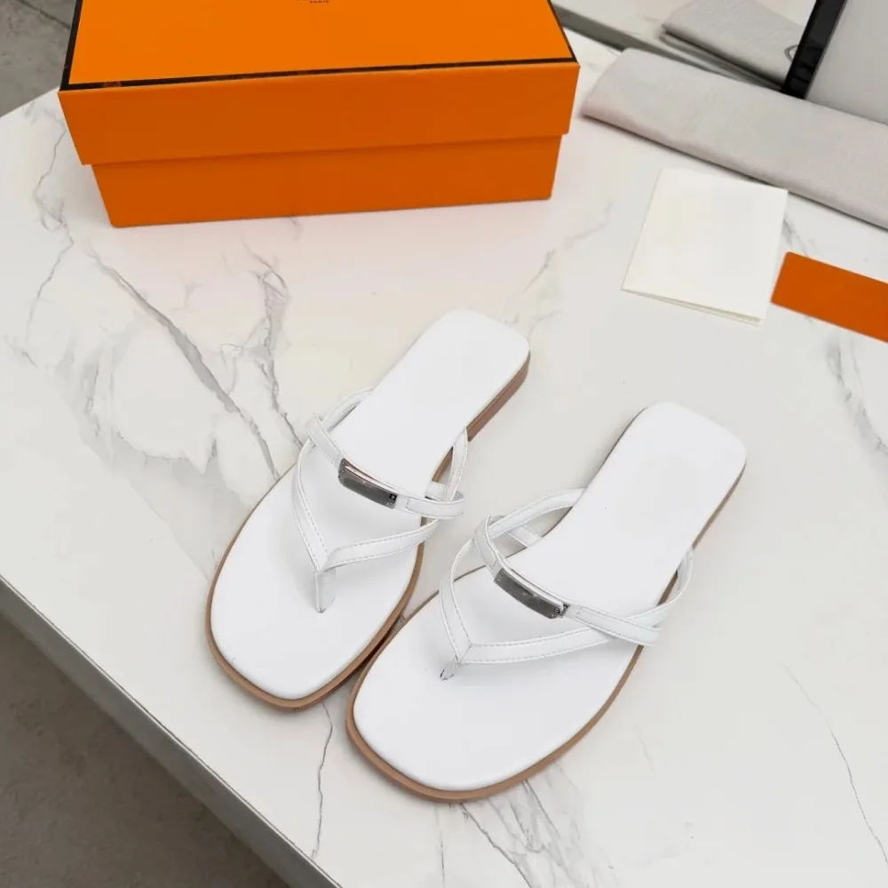 2026 Designer Flip-Flops, Versatile Women's Flat Thin-Strap Sandals for Outdoor Wear
2026 Designer Flip-Flops, Versatile Women's Flat Thin-Strap Sandals for Outdoor Wear