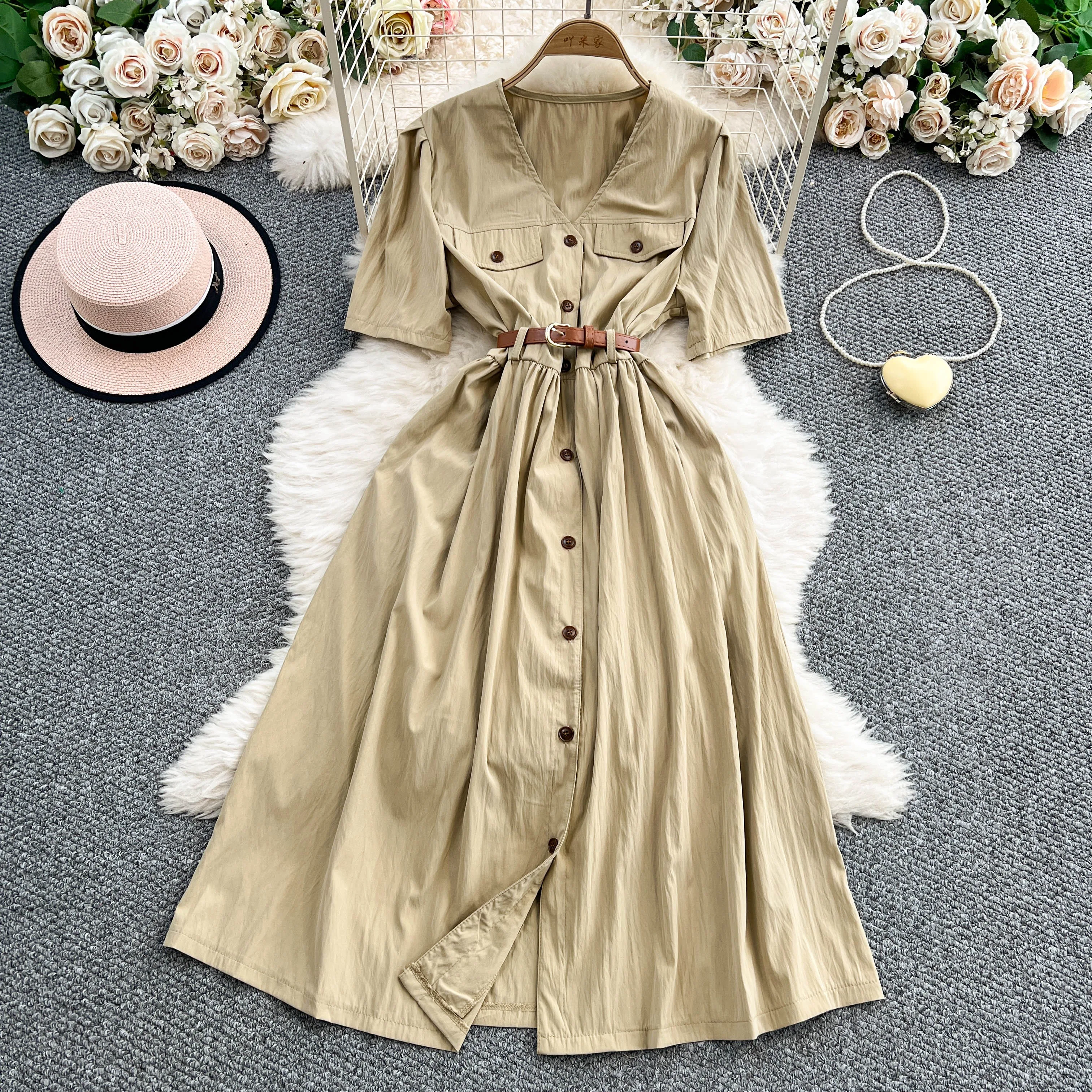 Women's Summer New Commuting Style Single Breasted V-Neck Short Sleeved Long Dress
Women's Summer New Commuting Style Single Breasted V-Neck Short Sleeved Long Dress