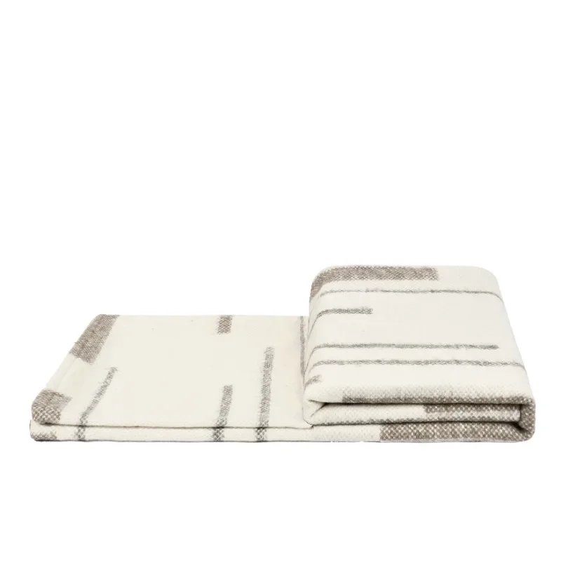 TIFFHOME Custom 240*140cm Plush Hotel Blanket White Eco-Friendly Wool modern design Throw With Simple Lines For Sofa Bed
TIFFHOME Custom 240*140cm Plush Hotel Blanket White Eco-Friendly Wool modern design Throw With Simple Lines For Sofa Bed