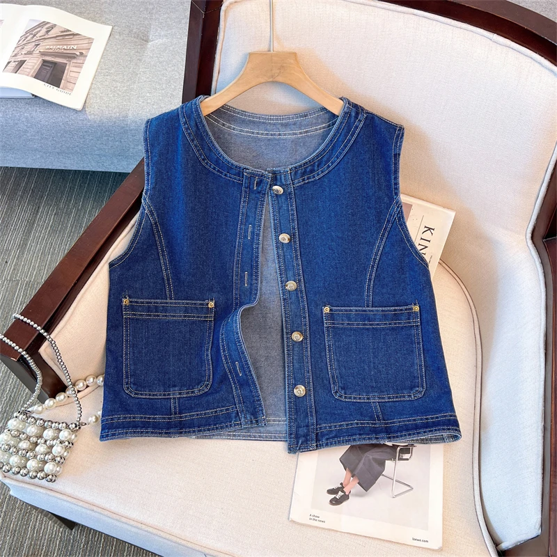 2025 Summer Women New Dark Blue Slim Short Denim Vest Fashion Round Neck Single-Breasted Sleeveless Cowboy Waistcoat Streetwear
2025 Summer Women New Dark Blue Slim Short Denim Vest Fashion Round Neck Single-Breasted Sleeveless Cowboy Waistcoat Streetwear
