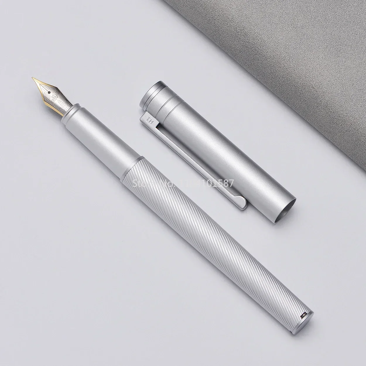 Hongdian H1 Metal Fountain Pen Aluminum Alloy Beautiful Silver-golden Nib EF/F 0.4/0.5mm Writing Ink Pen for Business Office
Hongdian H1 Metal Fountain Pen Aluminum Alloy Beautiful Silver-golden Nib EF/F 0.4/0.5mm Writing Ink Pen for Business Office