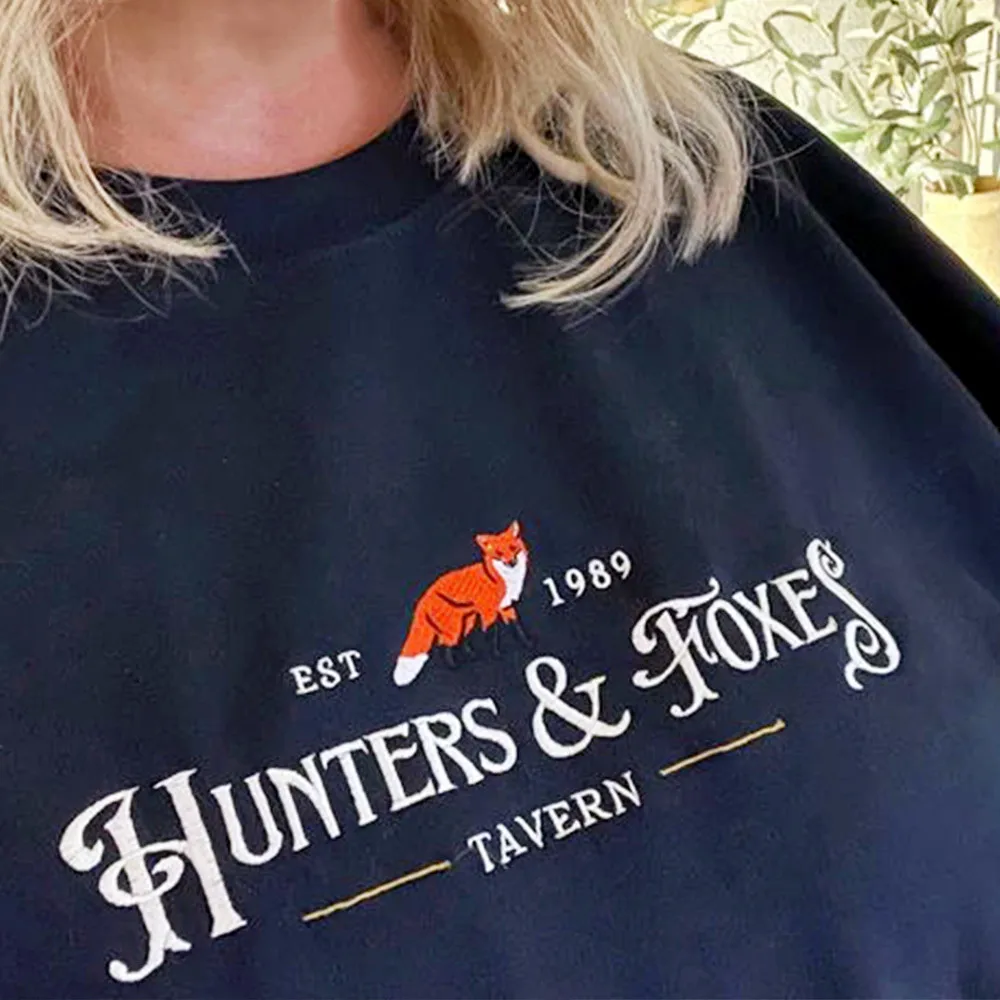 Hunters Foxes винтажный стиль вышитые свободные толстовки с круглым вырезом унисекс с длинными рукавами осенний повседневный пуловер Ins модный джемпер
Hunters Foxes винтажный стиль вышитые свободные толстовки с круглым вырезом унисекс с длинными рукавами осенний повседневный пуловер Ins модный джемпер