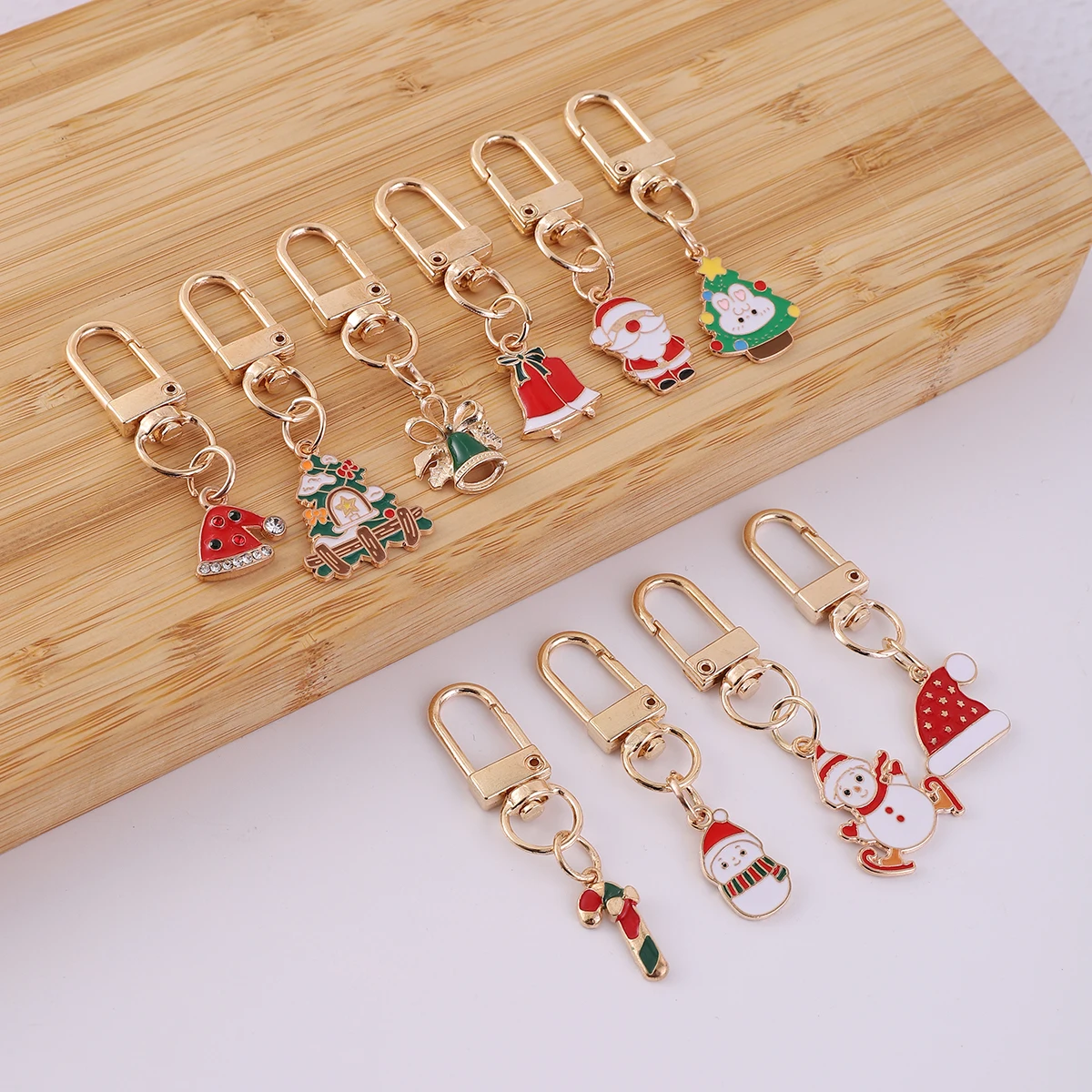 10 Pcs Cartoons Father Christmas Gifts Metal keychain Ornament purse Bag Christmas Accessories for Christmas Party Gift
10 Pcs Cartoons Father Christmas Gifts Metal keychain Ornament purse Bag Christmas Accessories for Christmas Party Gift