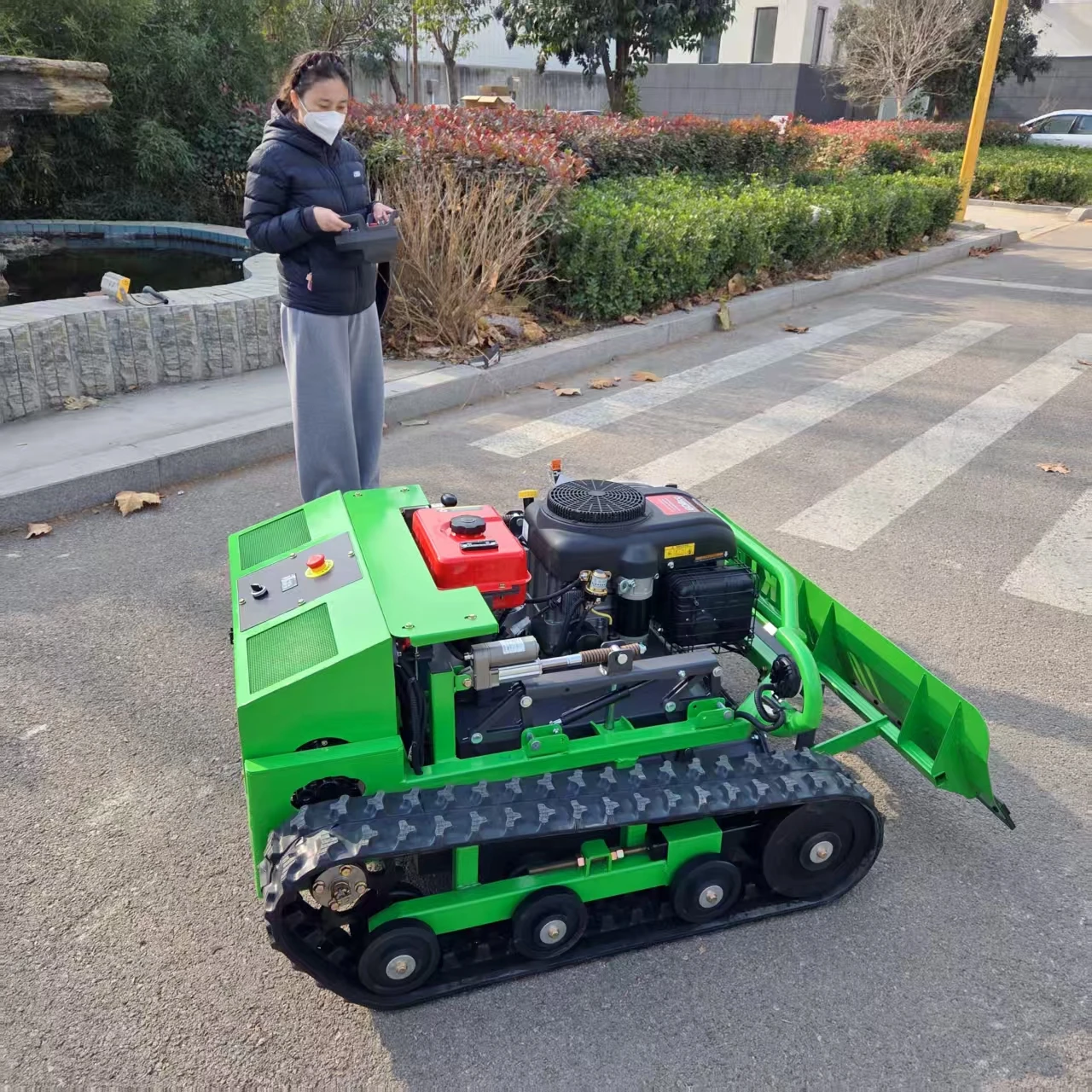 ZNW-800 Industrial Grade Tracked Remote Controlled Lawn Mower, 800mm Cutting Width, 23HP High Power Engine, Self Propelled All T
ZNW-800 Industrial Grade Tracked Remote Controlled Lawn Mower, 800mm Cutting Width, 23HP High Power Engine, Self Propelled All T