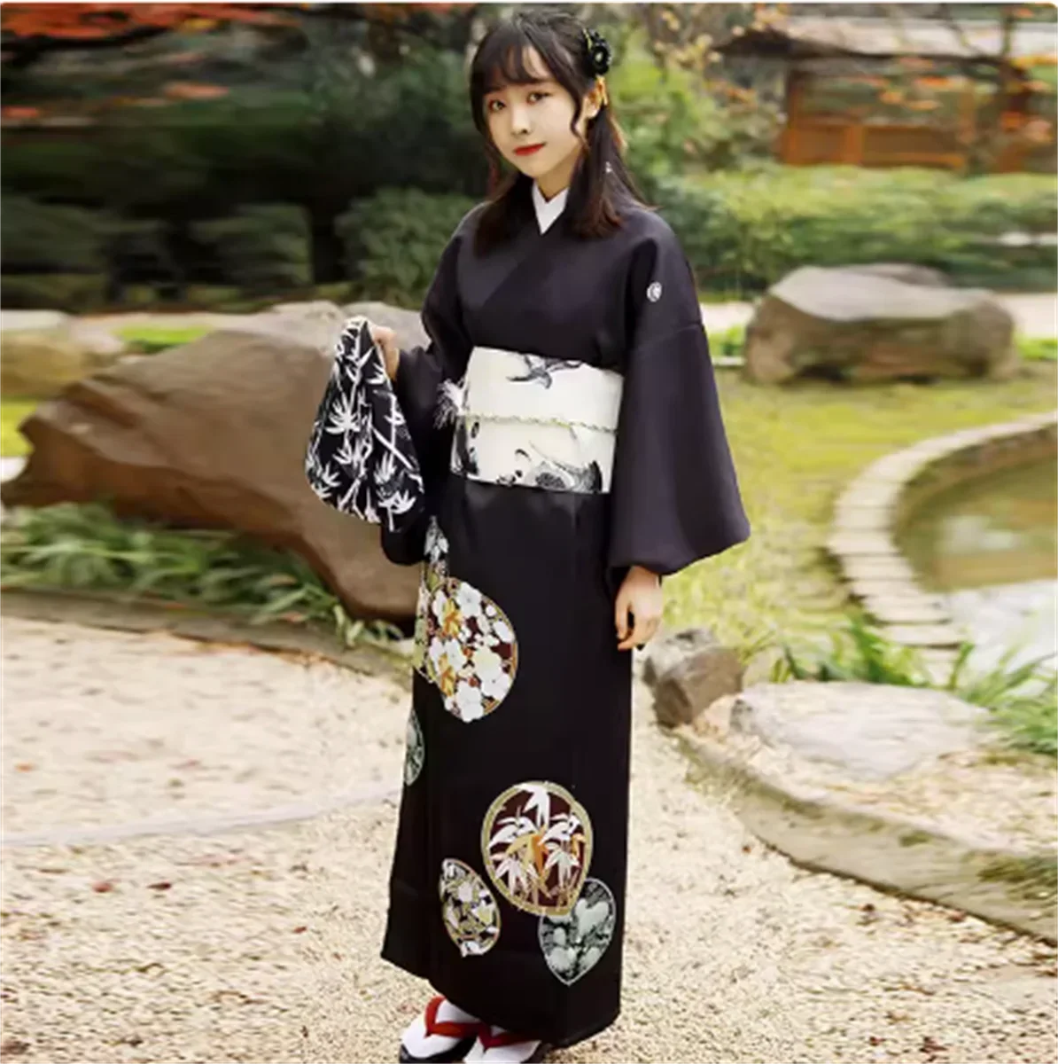 Japanese women's formal wear traditional black sleeves improved length positioning kimono
Japanese women's formal wear traditional black sleeves improved length positioning kimono