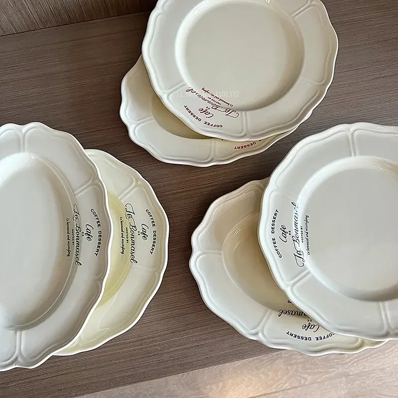 Creme Dessert Dessert teller Blumen Keramik Oval Western Obst teller Japanisches Gericht Set
Creme Dessert Dessert teller Blumen Keramik Oval Western Obst teller Japanisches Gericht Set
