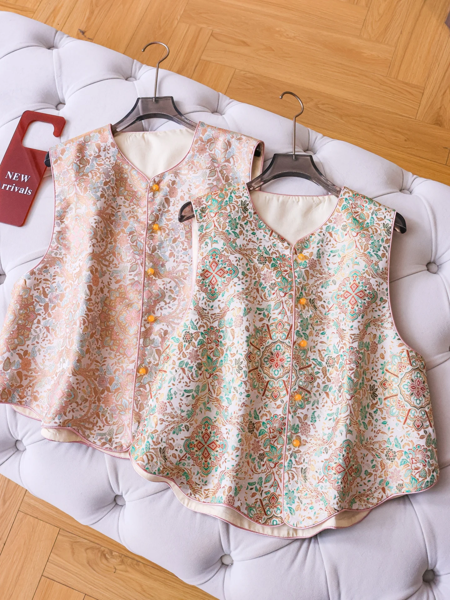 Double-Sided Wear Loose Slimming Floral Embroidery Sleeveless Chinese National Style Jacket Vest Women's Fashion Outerwear
Double-Sided Wear Loose Slimming Floral Embroidery Sleeveless Chinese National Style Jacket Vest Women's Fashion Outerwear