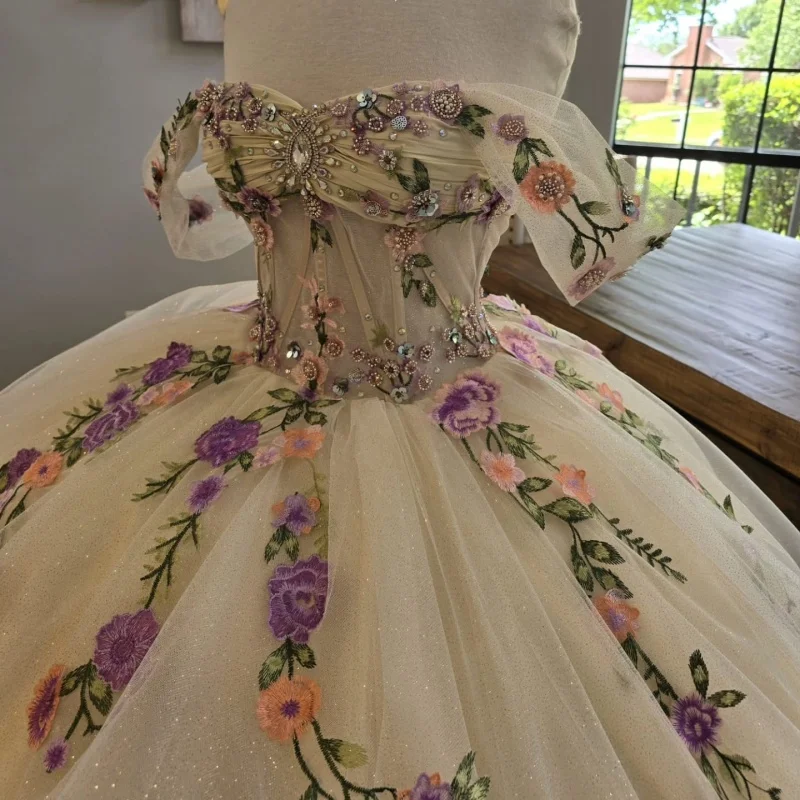 Light Champagne Quinceanera Dress off-shoulder Crystal Flower Decal Layering Long tail Bow vestidos de 15 Quinceanera Customize
Light Champagne Quinceanera Dress off-shoulder Crystal Flower Decal Layering Long tail Bow vestidos de 15 Quinceanera Customize