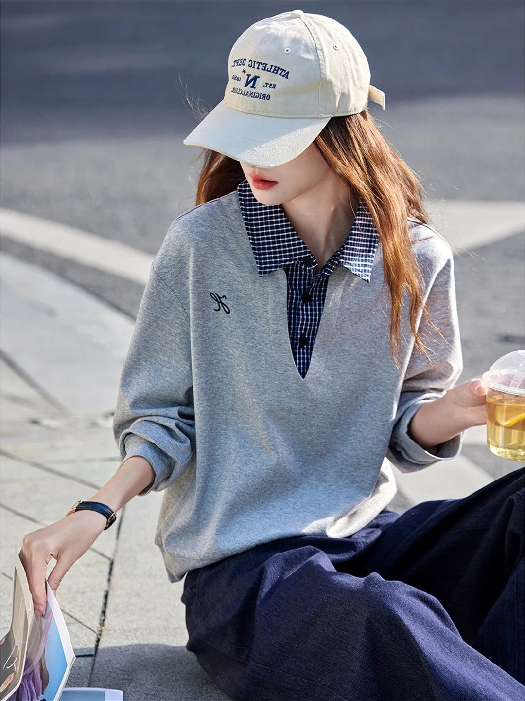 Casual Plaid Collar Sweatshirt Women's Spring New Style Loose Fit Versatile Turn-down Collar Patchwork Top Ladies Fashion
Casual Plaid Collar Sweatshirt Women's Spring New Style Loose Fit Versatile Turn-down Collar Patchwork Top Ladies Fashion