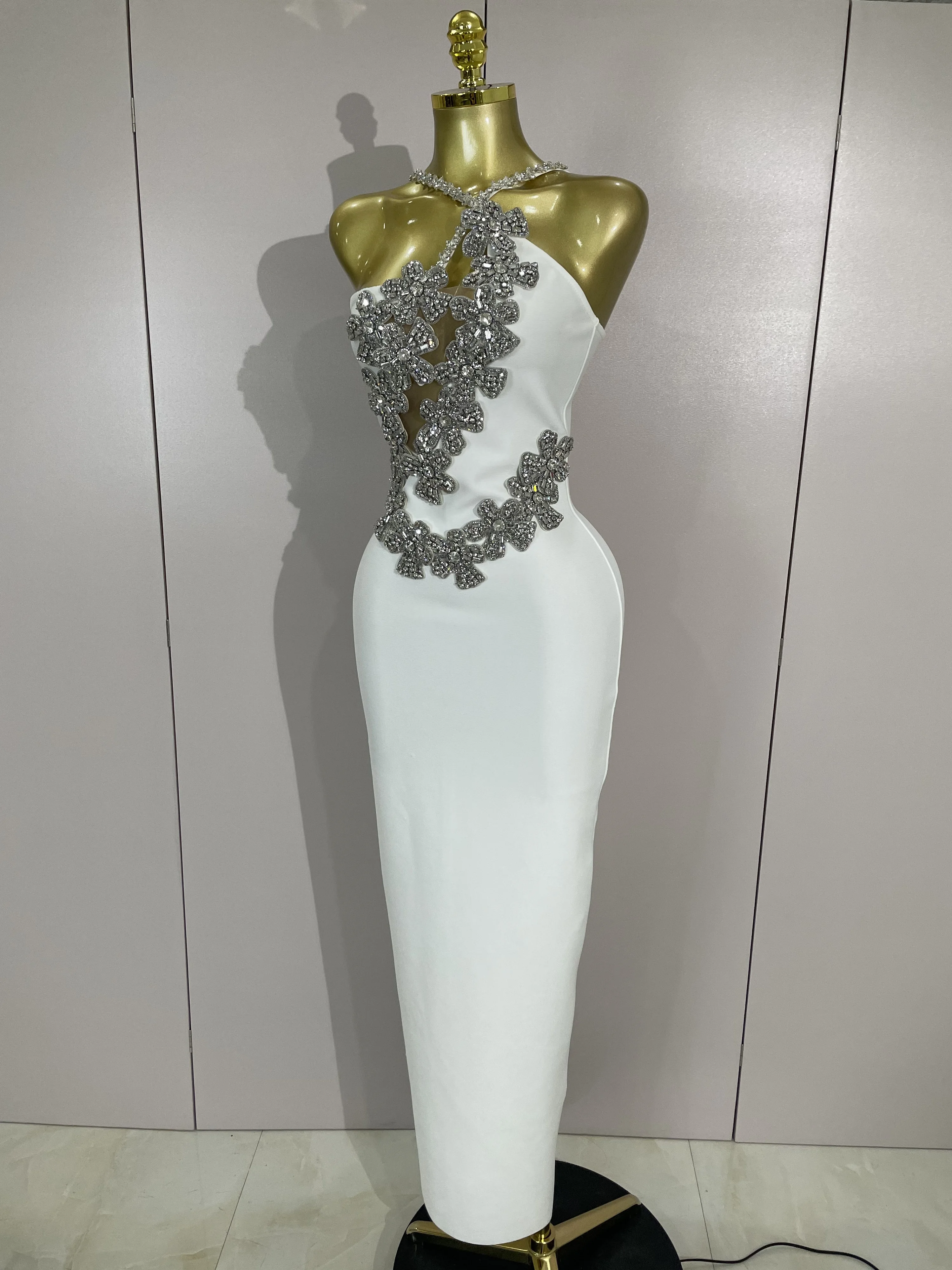 Sexy Backless Sparkly Crystal Diamonds White Bodycon Bandage Dress Women Celebrity Elegant Evening Club Party Birthday Dresses
Sexy Backless Sparkly Crystal Diamonds White Bodycon Bandage Dress Women Celebrity Elegant Evening Club Party Birthday Dresses
