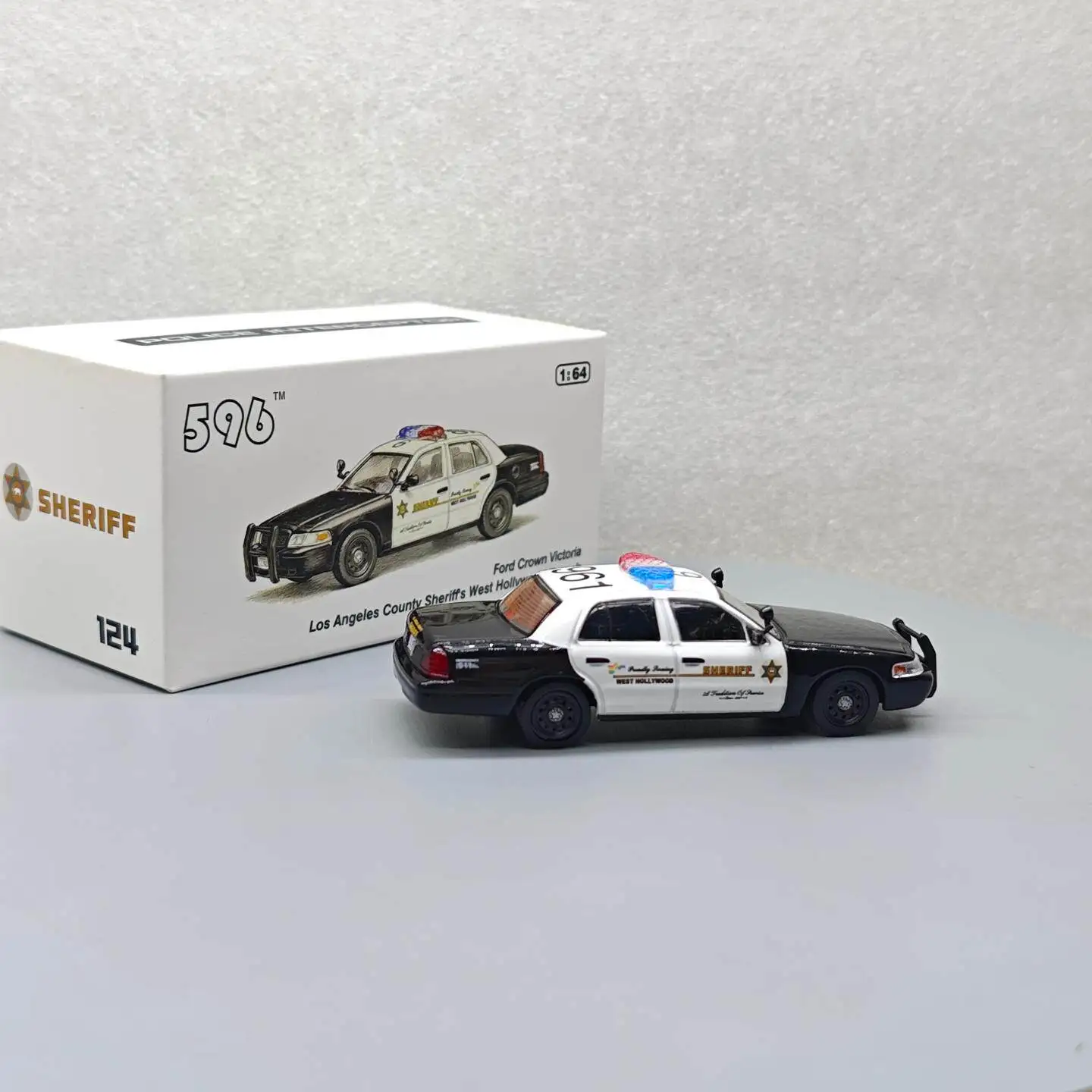 596 1:64 Crown Victoria Los Angeles Sheriff Painted Police Alloy simulation Mini Car Model Hobby Collection Decoration Toy Gift
596 1:64 Crown Victoria Los Angeles Sheriff Painted Police Alloy simulation Mini Car Model Hobby Collection Decoration Toy Gift