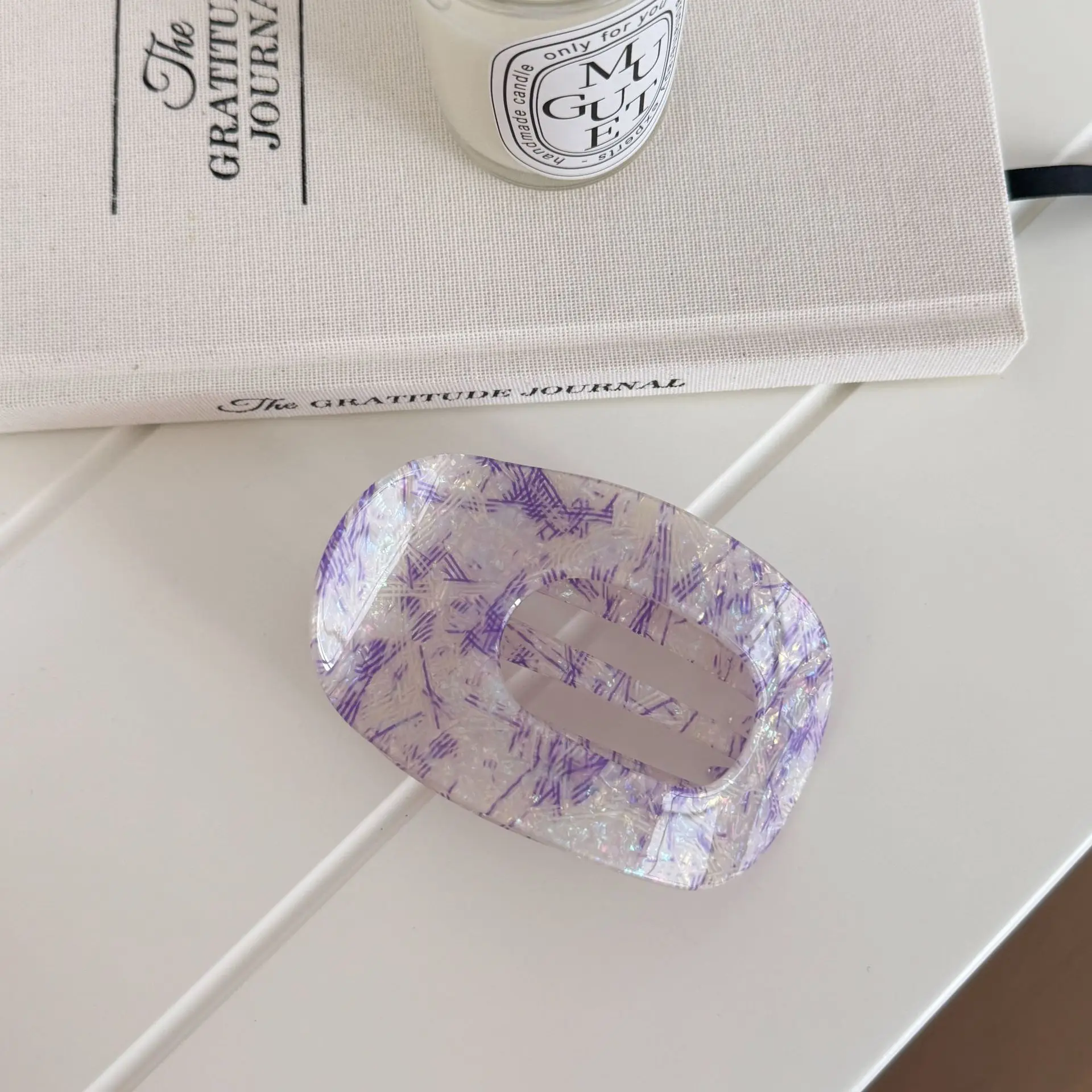 Iridescent Glitter Acetate Hair Clip Duck Bill Hollow Oval Style for Teen Side Bangs Daily Versatile Non Slip Lightweight
Iridescent Glitter Acetate Hair Clip Duck Bill Hollow Oval Style for Teen Side Bangs Daily Versatile Non Slip Lightweight