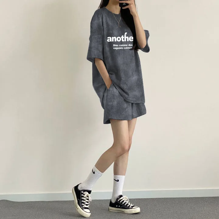 Summer Casual Sportswear Set Women's round Neck Short Sleeve Printed Pleated Fabric Two-Piece Suit Five-Quarter Pants
Summer Casual Sportswear Set Women's round Neck Short Sleeve Printed Pleated Fabric Two-Piece Suit Five-Quarter Pants