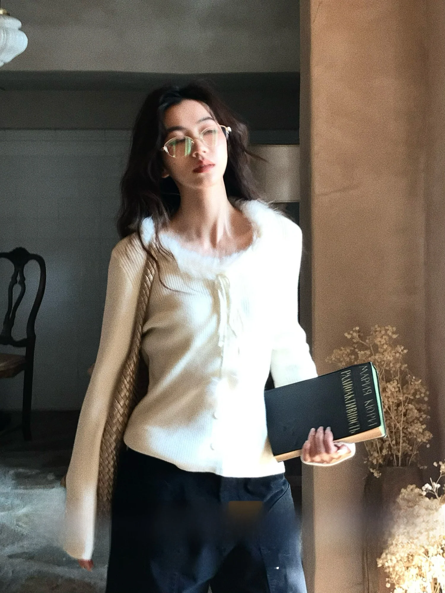 Французский вязаный свитер с бантом из мягкой полиэстеровой смеси, с длинными рукавами и круглым вырезом, женская модная коллекция весна
Французский вязаный свитер с бантом из мягкой полиэстеровой смеси, с длинными рукавами и круглым вырезом, женская модная коллекция весна