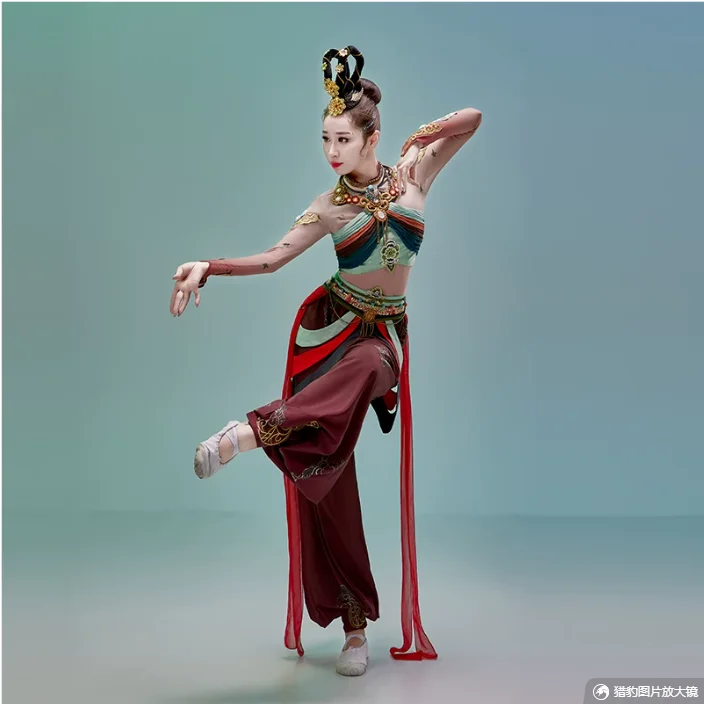 New Dunhuang Flying Dance Costume Stage Performance Desert Costume
New Dunhuang Flying Dance Costume Stage Performance Desert Costume