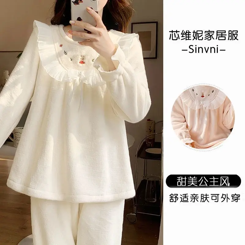 sweet Women's pajamas coral fleece round neck embroidery homewear suit Sleepwear autumn winter flower design sense princess
sweet Women's pajamas coral fleece round neck embroidery homewear suit Sleepwear autumn winter flower design sense princess