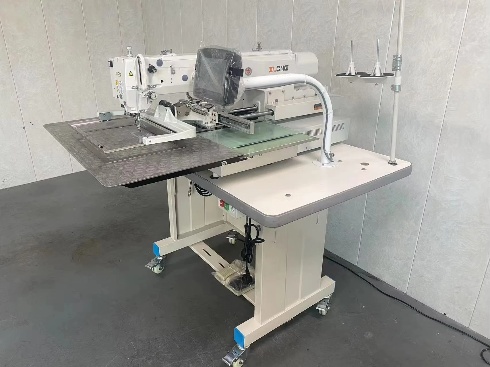 YJC-3020 Industrial Automatic Woven Leather Seat Cover Sewing Machine Computer Pattern for Car Seat Steel Motor Material
YJC-3020 Industrial Automatic Woven Leather Seat Cover Sewing Machine Computer Pattern for Car Seat Steel Motor Material