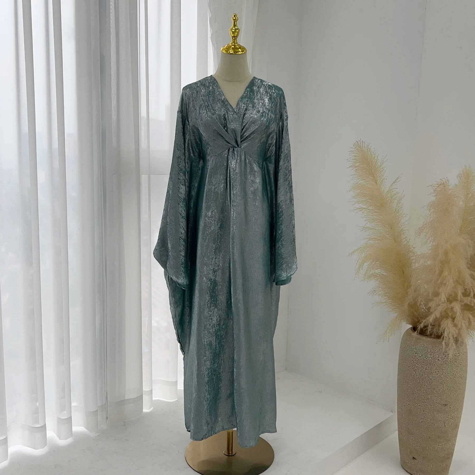 Eid Ramadan Batwing Sleeve Abayas Dubai Kaftan Muslim Dress for Women Kebaya Robe Modest Caftan Marocain Femme Djellaba Vestidos
Eid Ramadan Batwing Sleeve Abayas Dubai Kaftan Muslim Dress for Women Kebaya Robe Modest Caftan Marocain Femme Djellaba Vestidos