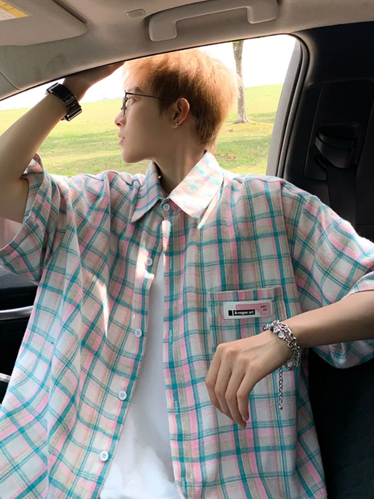 Винтажная клетчатая рубашка с коротким рукавом для мужчин, в американском ретро-стиле, летняя, новая, свободного кроя, молодежная, модная, из льняной ткани
Винтажная клетчатая рубашка с коротким рукавом для мужчин, в американском ретро-стиле, летняя, новая, свободного кроя, молодежная, модная, из льняной ткани