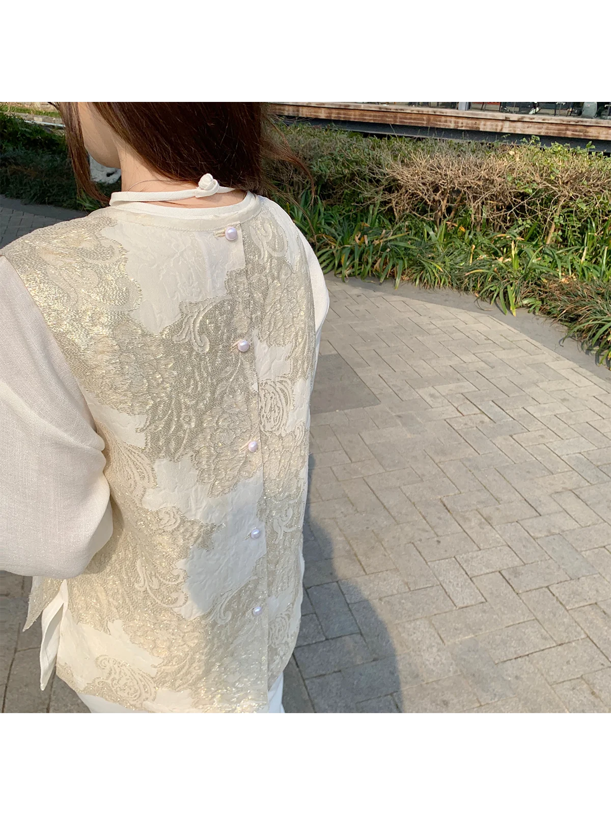 Новый китайский жилет с 3D-вышивкой золотой нитью и рельефным узором, в национальном стиле, с пуговицами, две версии, для повседневной носки, Morning Bean Commute Sle ro...
Новый китайский жилет с 3D-вышивкой золотой нитью и рельефным узором, в национальном стиле, с пуговицами, две версии, для повседневной носки, Morning Bean Commute Sle ro...