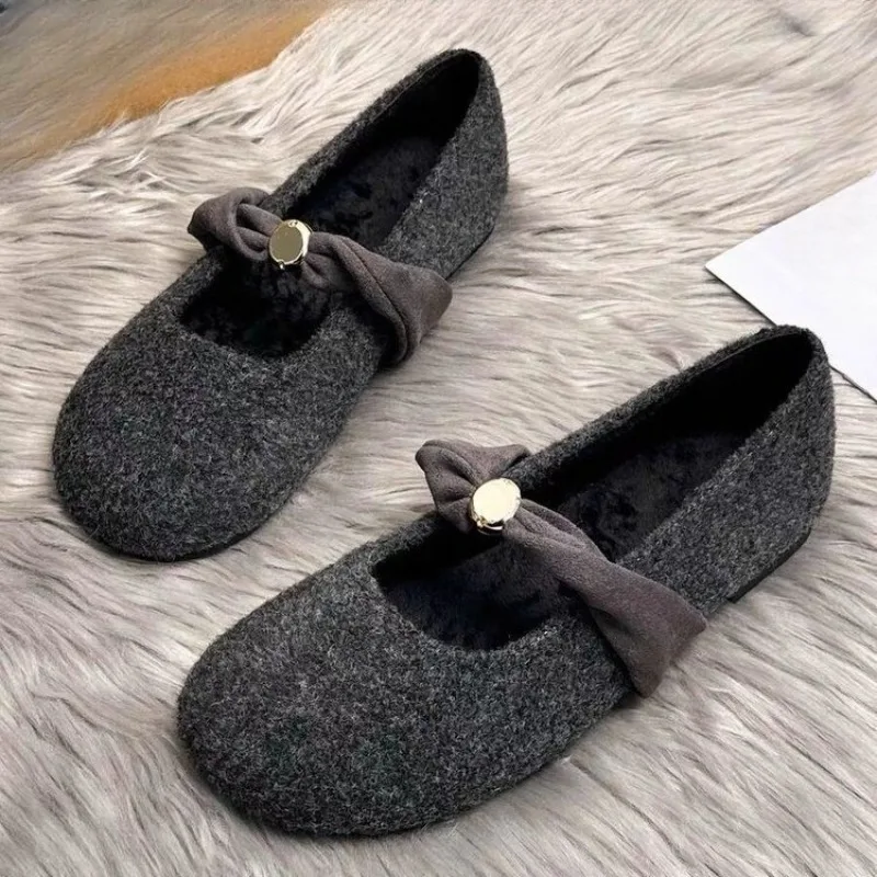 Round Toe Shallow Mouth Flats Autumn New Metal Trim Soft Sole Non-Slip Plush Low-Top Shoes
Round Toe Shallow Mouth Flats Autumn New Metal Trim Soft Sole Non-Slip Plush Low-Top Shoes
