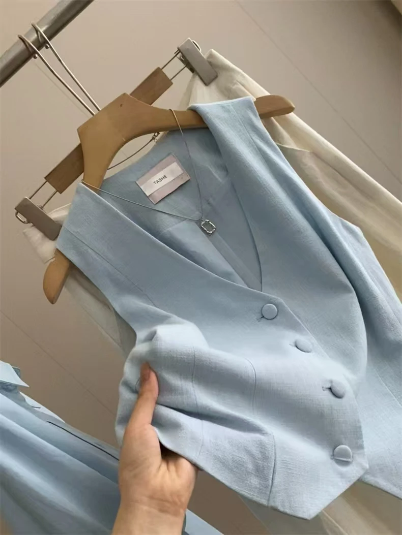 Linen V-Neck Tank Top Women's Summer Outerwear Cream Blue Layering Vest Coat Girl's Fashion Vintage Style Age-Defying
Linen V-Neck Tank Top Women's Summer Outerwear Cream Blue Layering Vest Coat Girl's Fashion Vintage Style Age-Defying