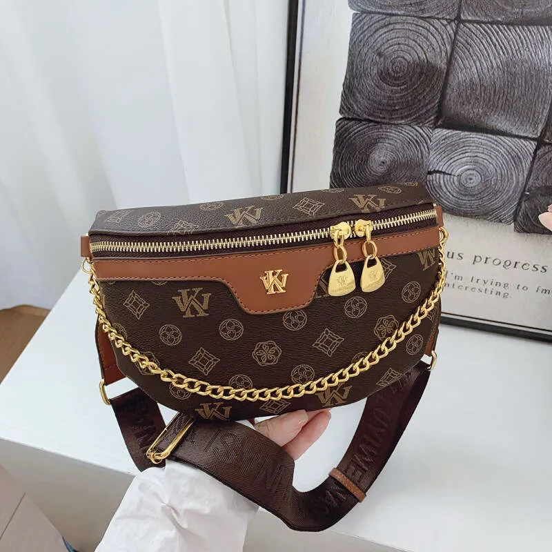 Designer Bags Crossbody Bag for Women Wide Strap Crescent 2025 New Pattern Printed Ladies Trendy Chest Single Shoulder Crossbody
Designer Bags Crossbody Bag for Women Wide Strap Crescent 2025 New Pattern Printed Ladies Trendy Chest Single Shoulder Crossbody