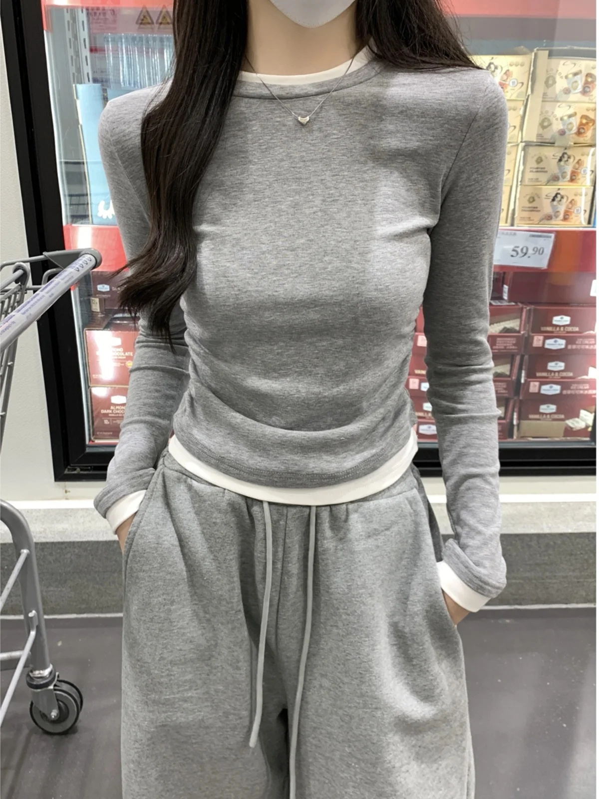 Spring 2025 Long Sve round Ne Women's T-irt Korean Sle Pleated Inner Wear Casual ort Top Fake Two-Piece Design
Spring 2025 Long Sve round Ne Women's T-irt Korean Sle Pleated Inner Wear Casual ort Top Fake Two-Piece Design
