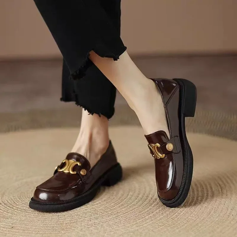 Elegant Women's Casual Shoes Square Heel Round Head Shallow Mouth One Kick Wedges Shoes for Women Retro Middle Follow Versatile
Elegant Women's Casual Shoes Square Heel Round Head Shallow Mouth One Kick Wedges Shoes for Women Retro Middle Follow Versatile