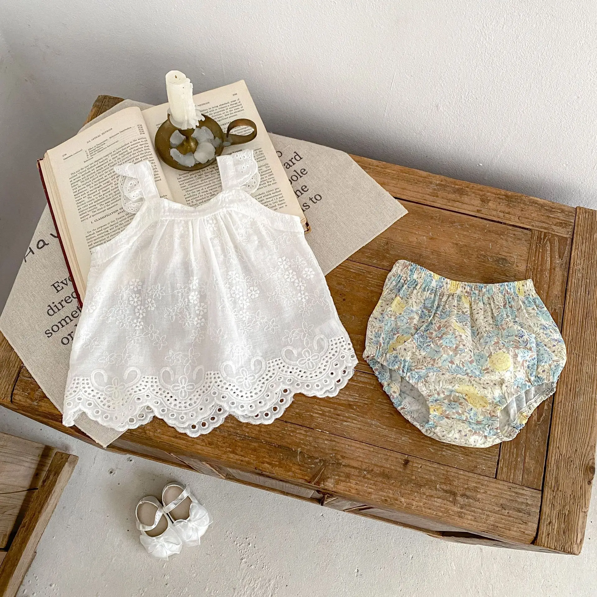 Summer New Baby Clothes Girl Baby Lace Small Flying Sleeves Hanging Strap+Bread Pants Baby Clothes
Summer New Baby Clothes Girl Baby Lace Small Flying Sleeves Hanging Strap+Bread Pants Baby Clothes