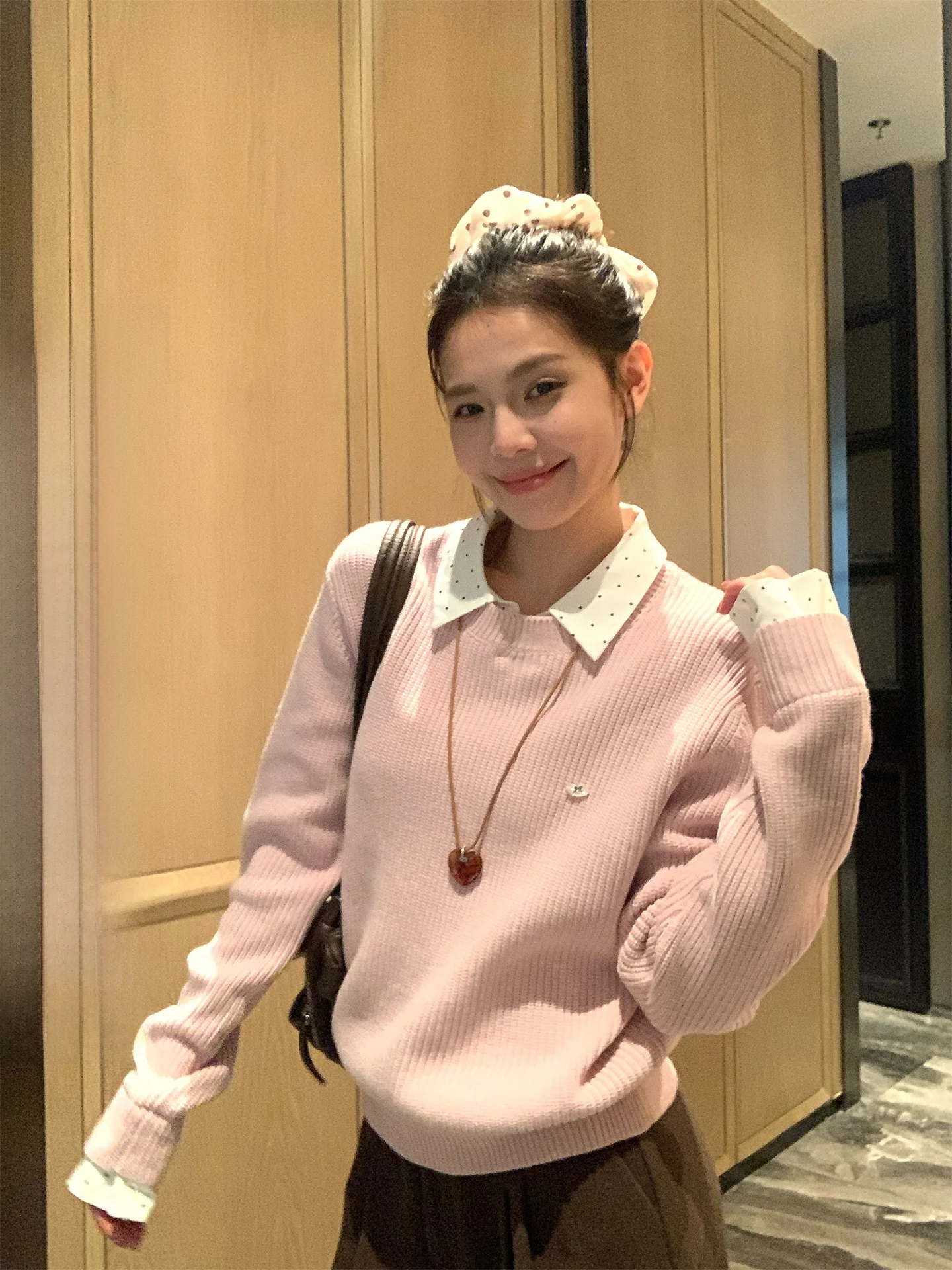 Розовый женский вязаный свитер свободного кроя с длинными рукавами для повседневной носки, удобный, комфортный, для работы и отдыха
Розовый женский вязаный свитер свободного кроя с длинными рукавами для повседневной носки, удобный, комфортный, для работы и отдыха