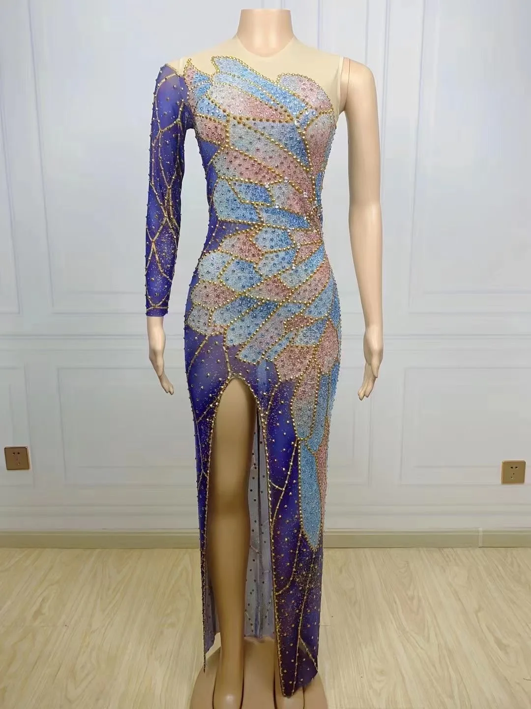 Women Sexy Tulle Rhinestone Round Neck Design Sense One Sleeve Split Open Leg Club Party Dress Stage Performance Dress
Women Sexy Tulle Rhinestone Round Neck Design Sense One Sleeve Split Open Leg Club Party Dress Stage Performance Dress