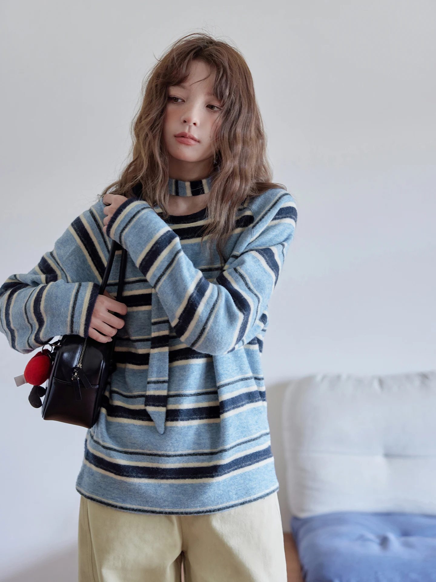 Mlife Повседневная длинная футболка-свек с шарфом в синие полоски, пушистый свободный крой, зимний теплый модный женский топ
Mlife Повседневная длинная футболка-свек с шарфом в синие полоски, пушистый свободный крой, зимний теплый модный женский топ