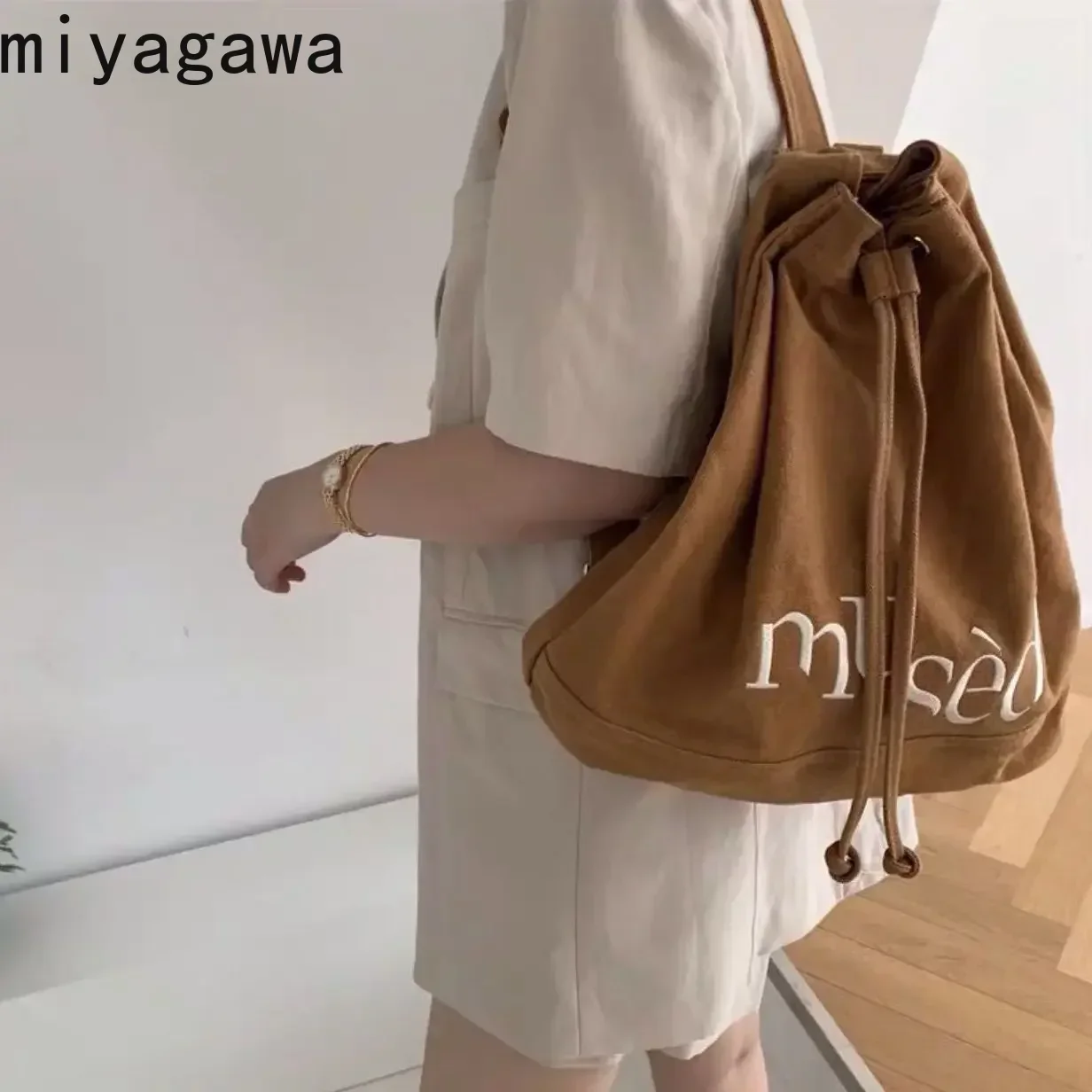 Miyagawa Korean Embroidered Letter Backpack Large Capacity Autumn Drawstring College Student Single Shoulder Bucket Backpack
Miyagawa Korean Embroidered Letter Backpack Large Capacity Autumn Drawstring College Student Single Shoulder Bucket Backpack