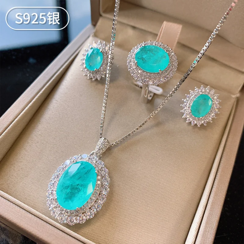 Ювелирные изделия Серебряный комплект S925 Классический комплект из трех предметов в форме ромба Параиба Кольцо Серьги Подвеска
Ювелирные изделия Серебряный комплект S925 Классический комплект из трех предметов в форме ромба Параиба Кольцо Серьги Подвеска