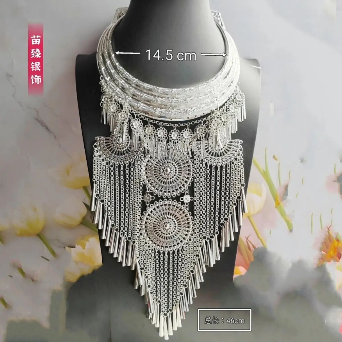 Guizhou Minority Dong And Miao Dance Dress Chest Neck Silver Collar Ethnic Style Miao Necklace Collar Jewelry Hanging Props
Guizhou Minority Dong And Miao Dance Dress Chest Neck Silver Collar Ethnic Style Miao Necklace Collar Jewelry Hanging Props
