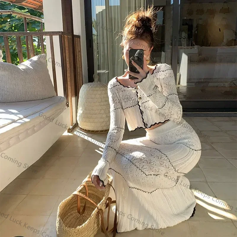 2025 Ажурная вязаная верхняя юбка из двух предметов, модная темпераментная повседневная рубашка в корейском стиле, костюм с юбкой
2025 Ажурная вязаная верхняя юбка из двух предметов, модная темпераментная повседневная рубашка в корейском стиле, костюм с юбкой