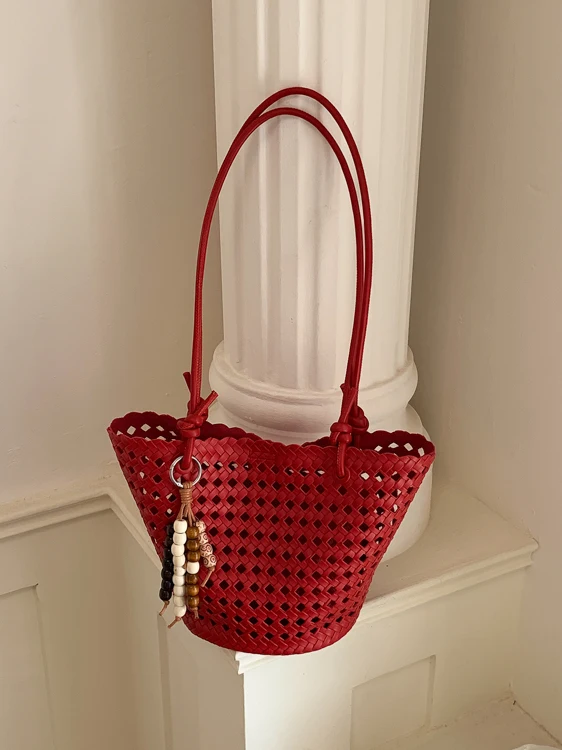 Red Hollow out Shoulder Bag Women's Wedding Large Capacity Basket Weaving Bag Daily Use Casual Handbag Bucket Shape Leather
Red Hollow out Shoulder Bag Women's Wedding Large Capacity Basket Weaving Bag Daily Use Casual Handbag Bucket Shape Leather