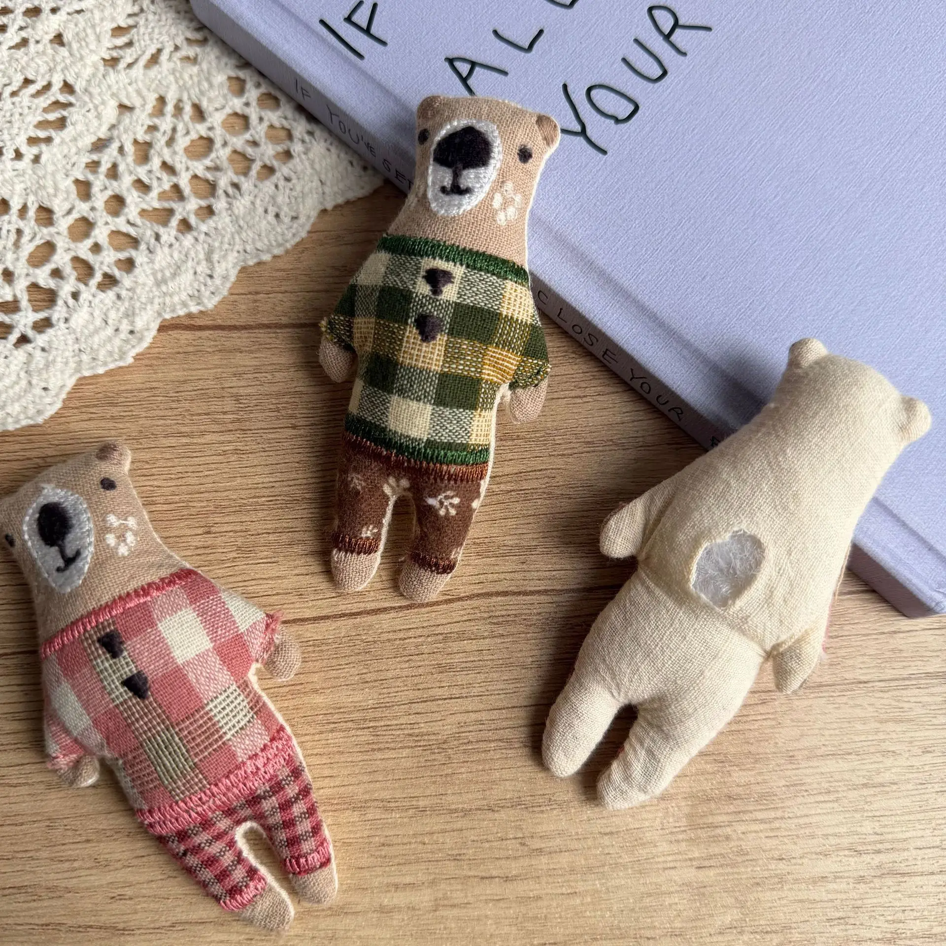 Handmade Fabric Stuffed Bear Rabbit Pendant Cartoon Cute DIY Brooch Pin for Hat Bag Shoes Clothing Accessory High Quality
Handmade Fabric Stuffed Bear Rabbit Pendant Cartoon Cute DIY Brooch Pin for Hat Bag Shoes Clothing Accessory High Quality