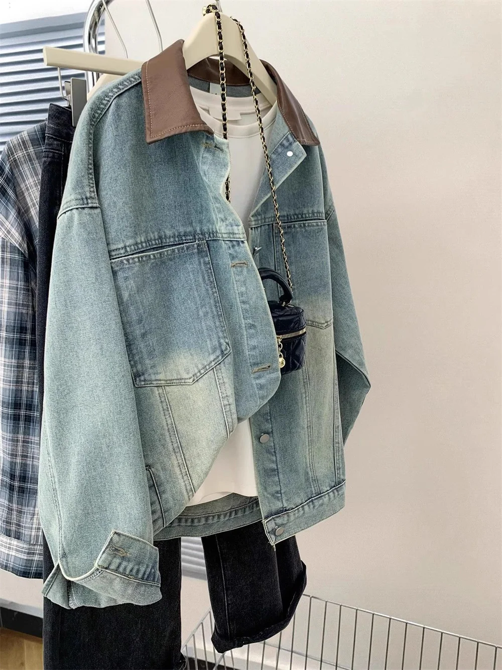 Джинсовая куртка в стиле ретро с цветными вставками и воротником, свободный крой, весна-осень, стильный уличный топ
Джинсовая куртка в стиле ретро с цветными вставками и воротником, свободный крой, весна-осень, стильный уличный топ