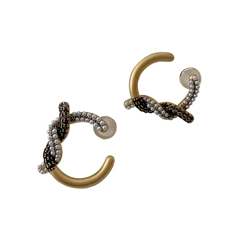 Уникальные серьги, металлические серьги-гвоздики, женские нишевые бронзовые серьги с бриллиантами, серьги с жемчугом в стиле ретро
Уникальные серьги, металлические серьги-гвоздики, женские нишевые бронзовые серьги с бриллиантами, серьги с жемчугом в стиле ретро