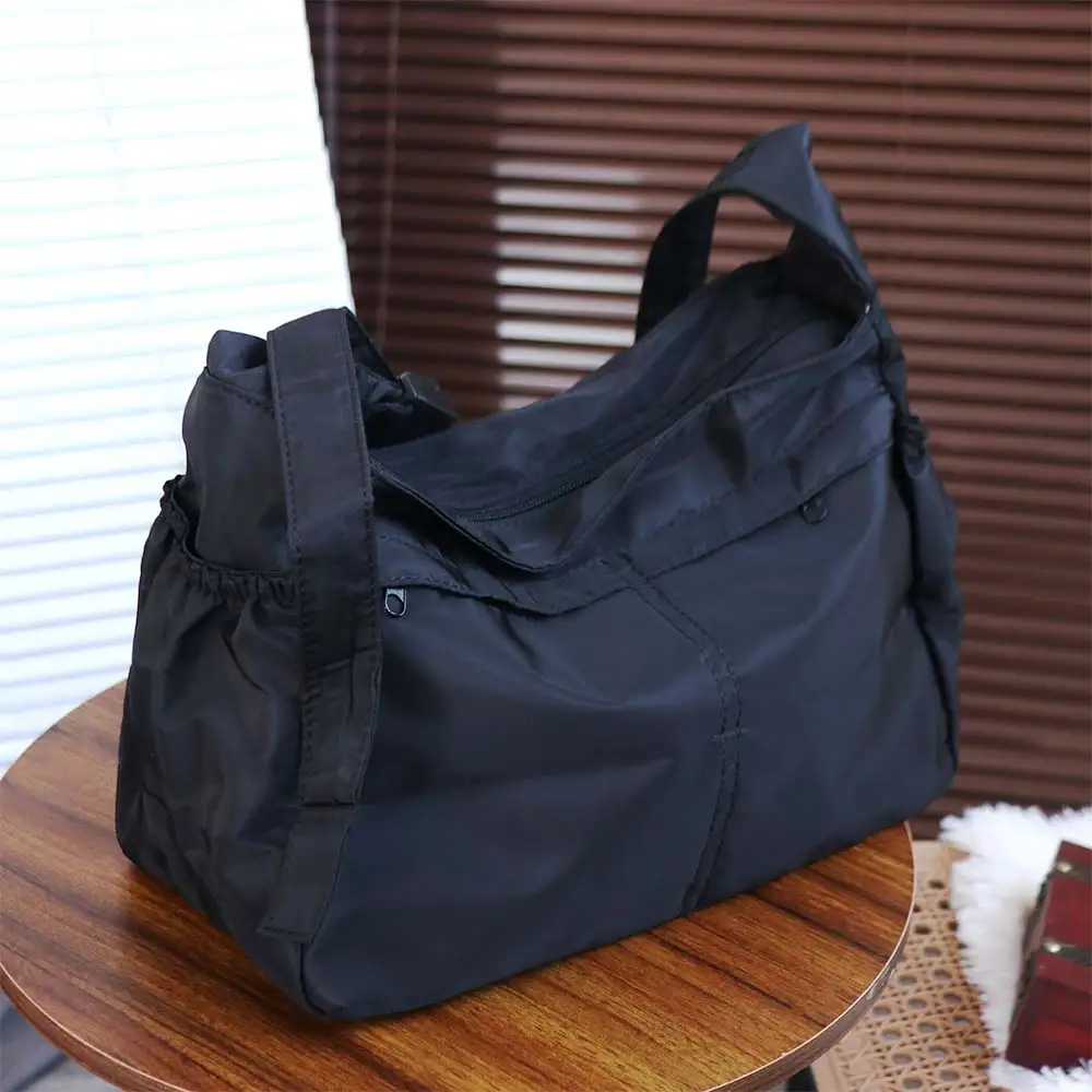Large-capacity Casual Shoulder Bag Solid Color Adjustable Nylon Tote Bag Zipper Closure Lightweight Sports Messenger Bag Travel
Large-capacity Casual Shoulder Bag Solid Color Adjustable Nylon Tote Bag Zipper Closure Lightweight Sports Messenger Bag Travel