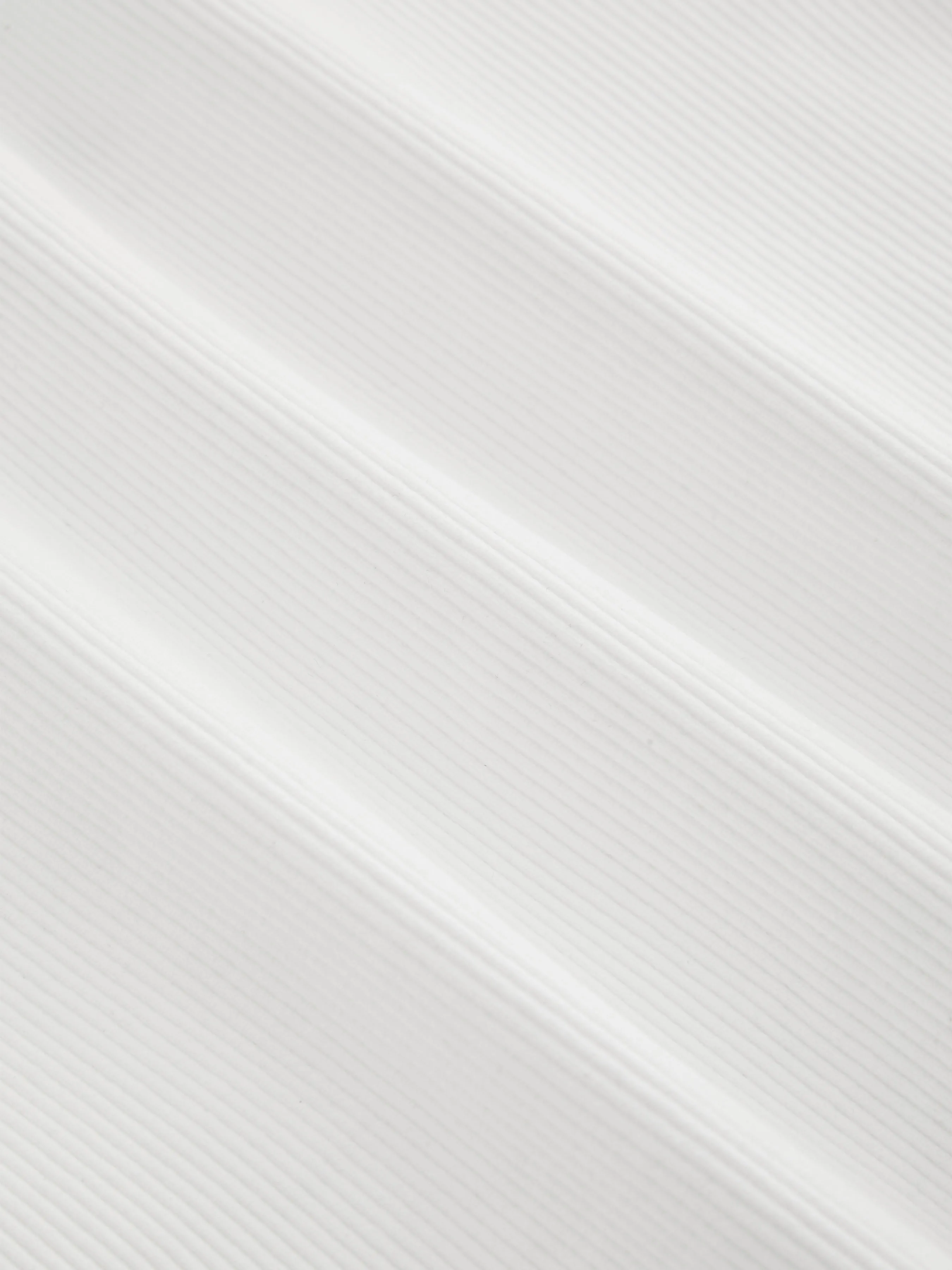 Комплект из трех предметов однотонных повседневных топов с бретельками на весну, лето и осень в Европе и Америке.
Комплект из трех предметов однотонных повседневных топов с бретельками на весну, лето и осень в Европе и Америке.