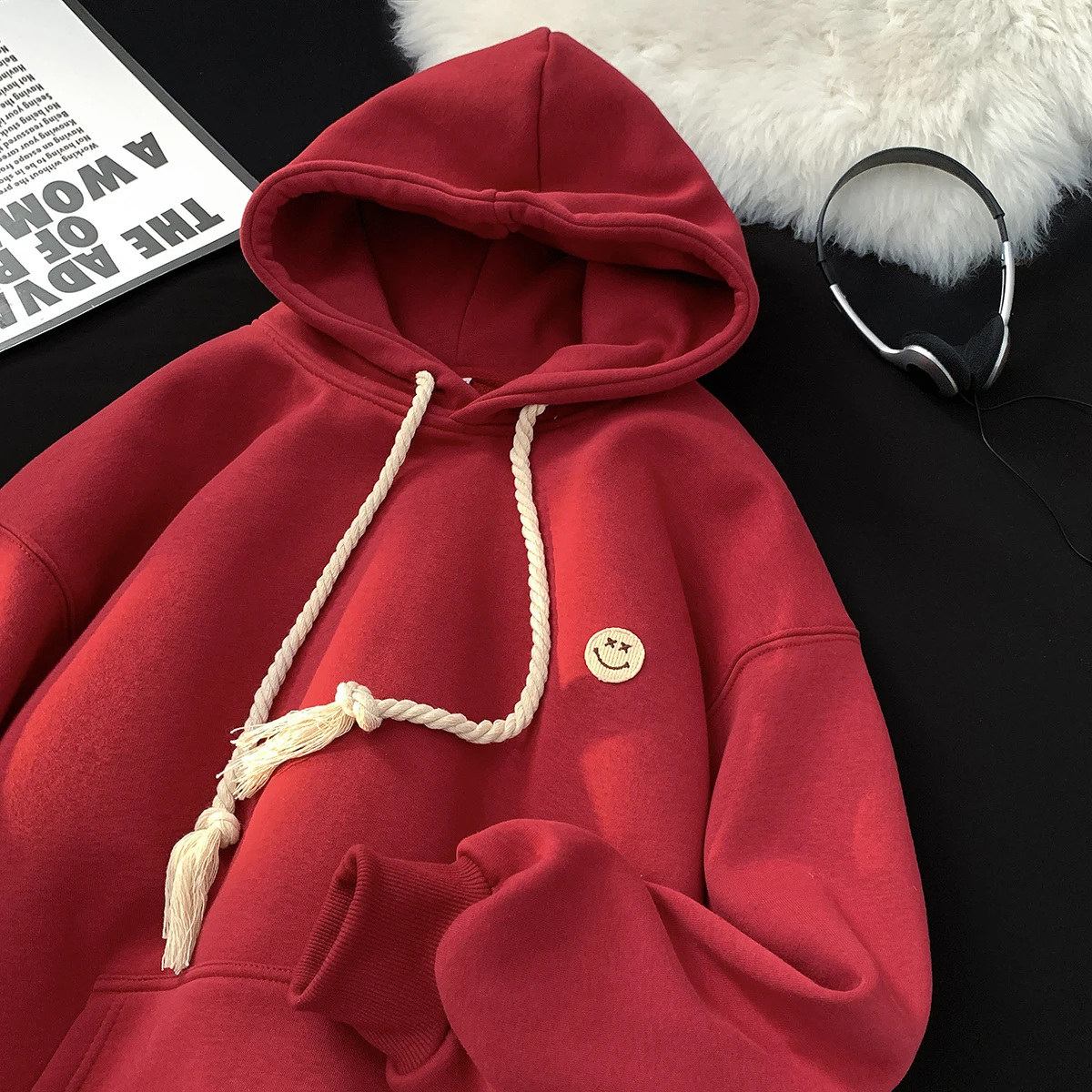 Красная толстовка с капюшоном на флисовой подкладке, мужская утепленная толстовка оверсайз, осенне-зимняя повседневная одежда для подростков, американский стиль, плотная ткань
Красная толстовка с капюшоном на флисовой подкладке, мужская утепленная толстовка оверсайз, осенне-зимняя повседневная одежда для подростков, американский стиль, плотная ткань