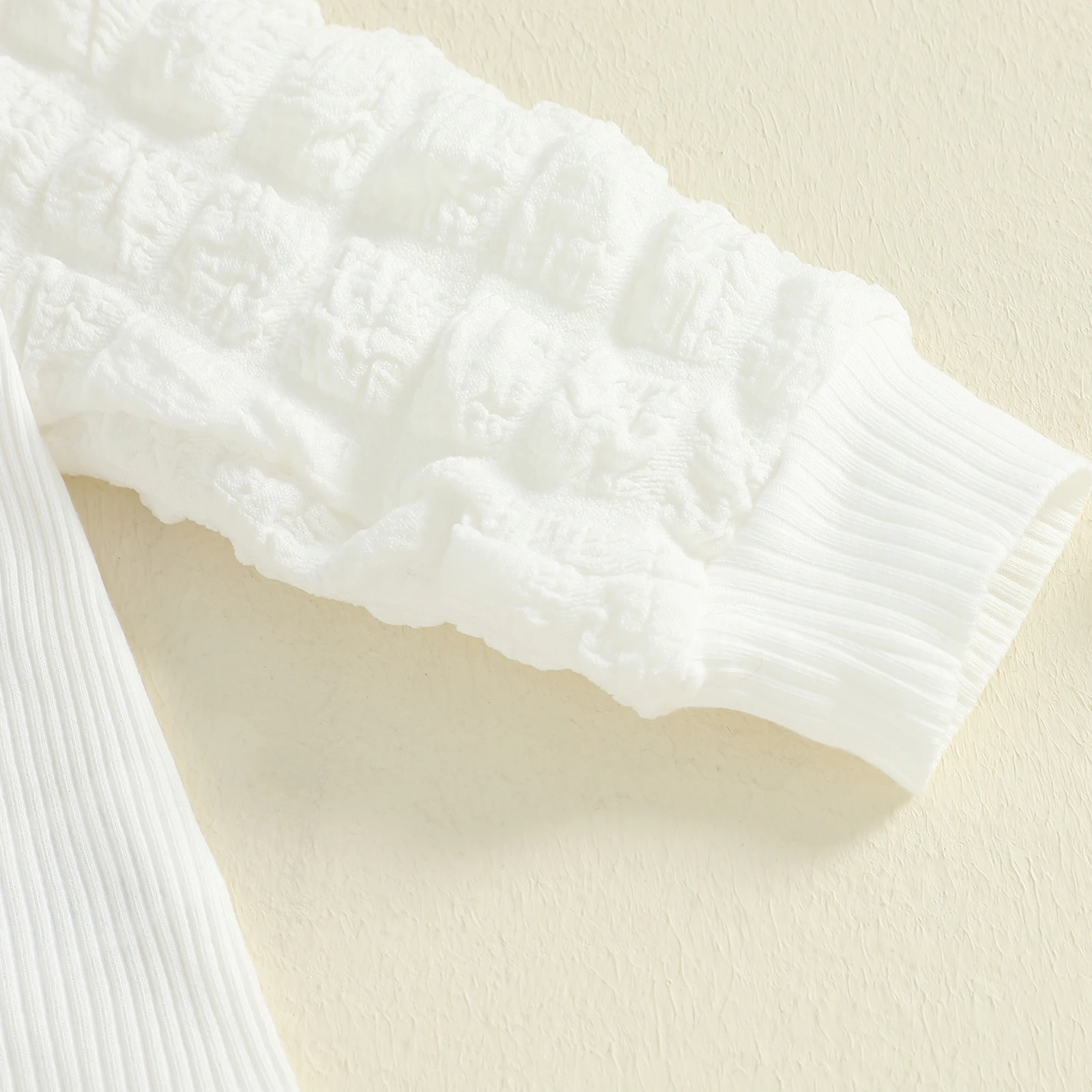 Baby Girl Fall Outfits Strawberry Embroidery Bubble Long Sleeve Romper with Solid Flare Pants Bow Headband 3 Pcs Set
Baby Girl Fall Outfits Strawberry Embroidery Bubble Long Sleeve Romper with Solid Flare Pants Bow Headband 3 Pcs Set