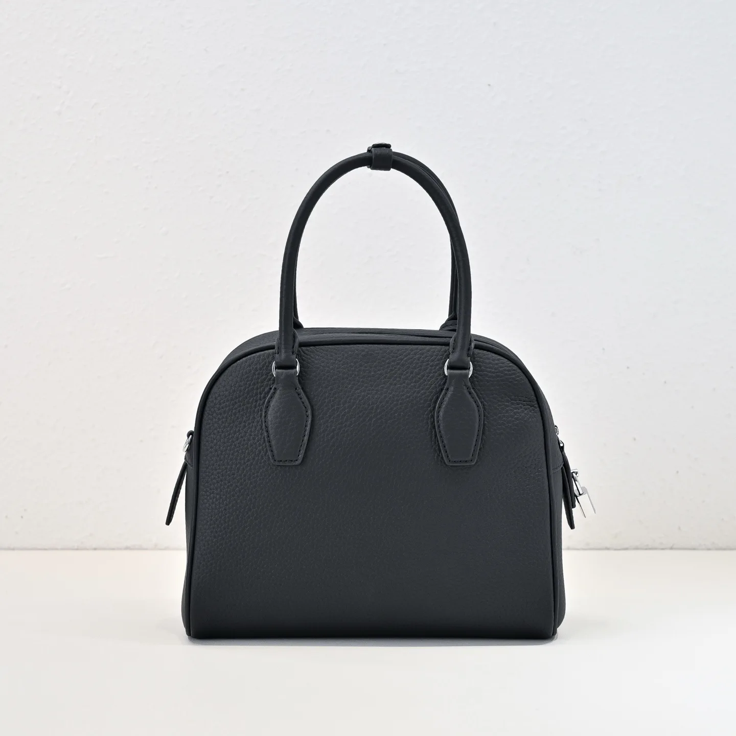 2025 women top quality Litchi-pattern bowling ball bag, hand-held cross-body bag for ladies, single shoulder bag with long strap
2025 women top quality Litchi-pattern bowling ball bag, hand-held cross-body bag for ladies, single shoulder bag with long strap