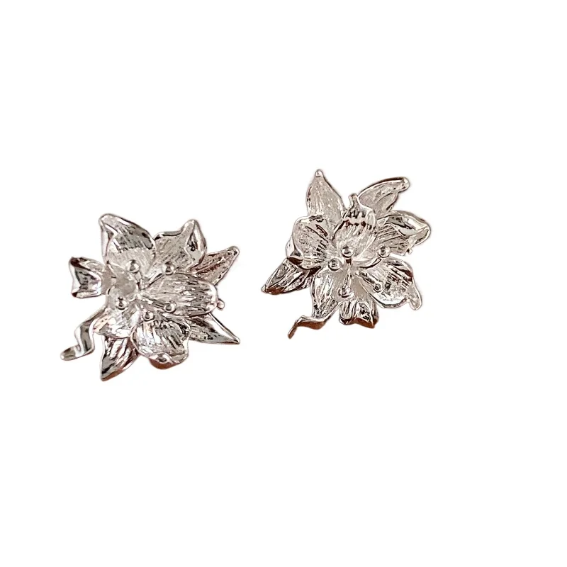 Sterling silver iris small stud earrings niche unique design light luxury high-end earrings earrings
Sterling silver iris small stud earrings niche unique design light luxury high-end earrings earrings