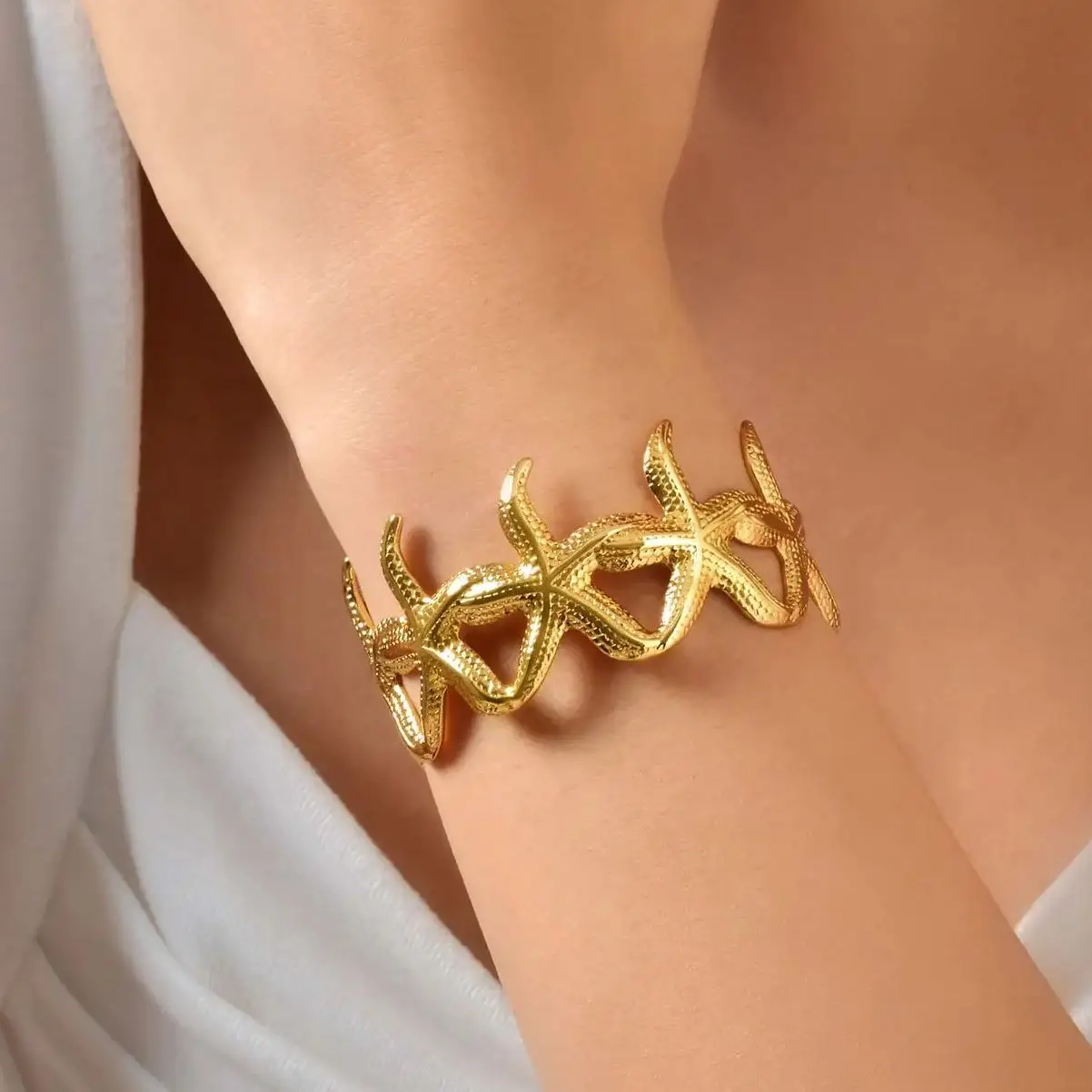 Irregular Folds Flower Starfish Bangle Bracelets for Women,Gold Color Stainless Steel Opening Bracelet,Exaggerated Jewelry Gifts
Irregular Folds Flower Starfish Bangle Bracelets for Women,Gold Color Stainless Steel Opening Bracelet,Exaggerated Jewelry Gifts
