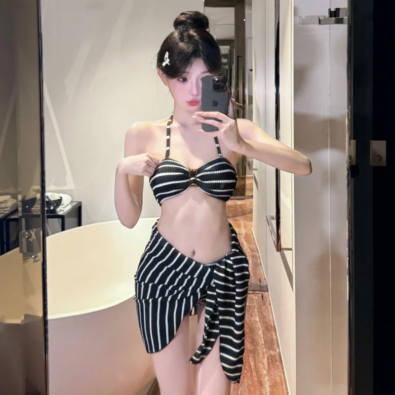 Two-piece swimsuit for women, bikini, sexy and pure, striped, internet celebrity style,, suitable for vacation and hot springs
Two-piece swimsuit for women, bikini, sexy and pure, striped, internet celebrity style,, suitable for vacation and hot springs